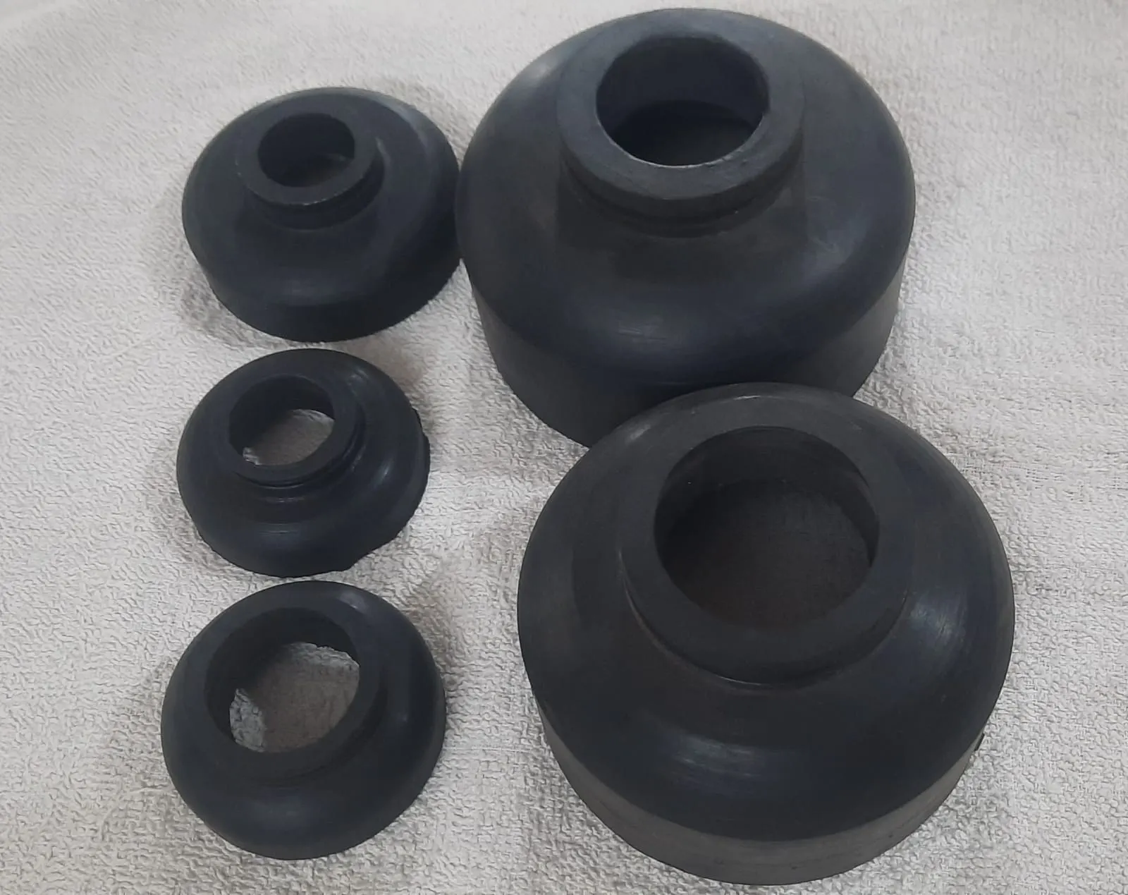 Black rubber agitator seals in various sizes