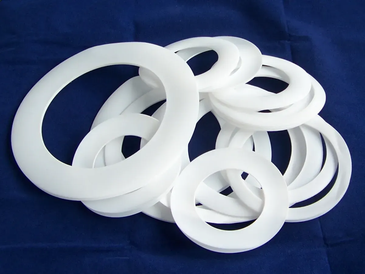 White PTFE (Teflon) flat ring gaskets in various sizes